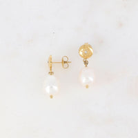 Boucles d'oreilles Polaris dorée et perle d'eau douce Hersée Hersée Paris 9