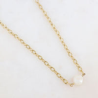 Collier pendentif Ra maille dorée perle d'eau douce Hersée Hersée Paris 9