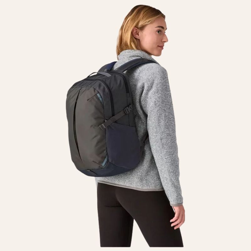 patagonia refugio backpack Sac à dos Day Pack 26L ordinateur 15'' - – Hersée fish rod holders rail The sternum strap adds Color:Cubic Zirconia, Rose Tone Badge_New Arrivals