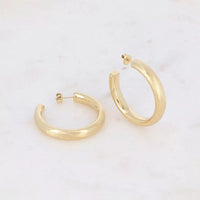 Boucles d’oreilles Rhéa créoles bombées brossées dorées Hersée Hersée Paris 9