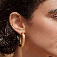 Boucles d’oreilles Rhéa créoles bombées brossées dorées Hersée Hersée Paris 9