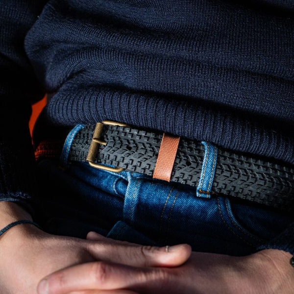 Ceinture en pneu de vélo Gravel upcyclée noire et châtaigne - La Vie est Belt La vie est belt Hersée Paris 9