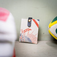 Porte-cartes rugby upcyclé en ballon - La Vie est Belt La vie est belt Hersée Paris 9